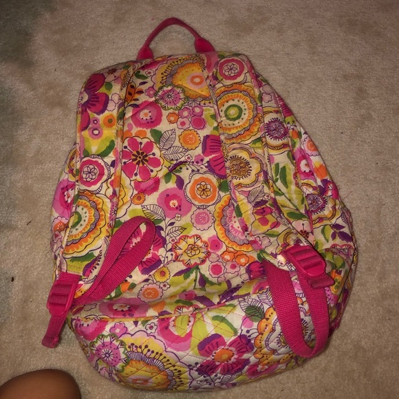 ★★ VERA BRADLEY BACKPACK ★★ - Picture 2 of 5